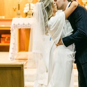 White Bridal Veil Fingertip